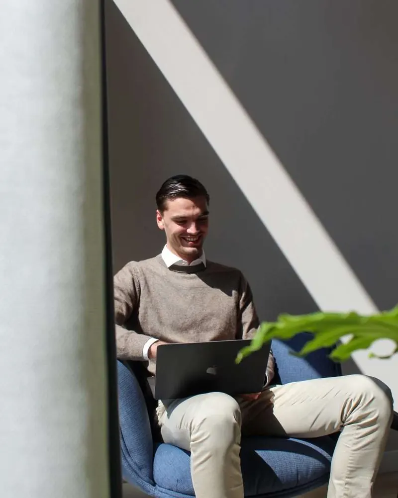 Business developer van Flowbridge aan het werk